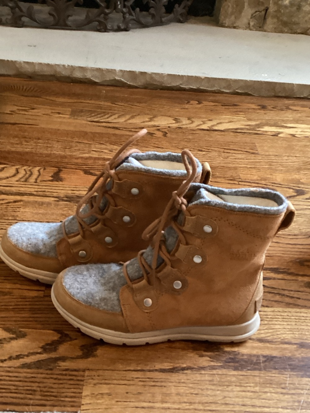 Sorel Women's Tan and Gray Lace-Up Winter Boots